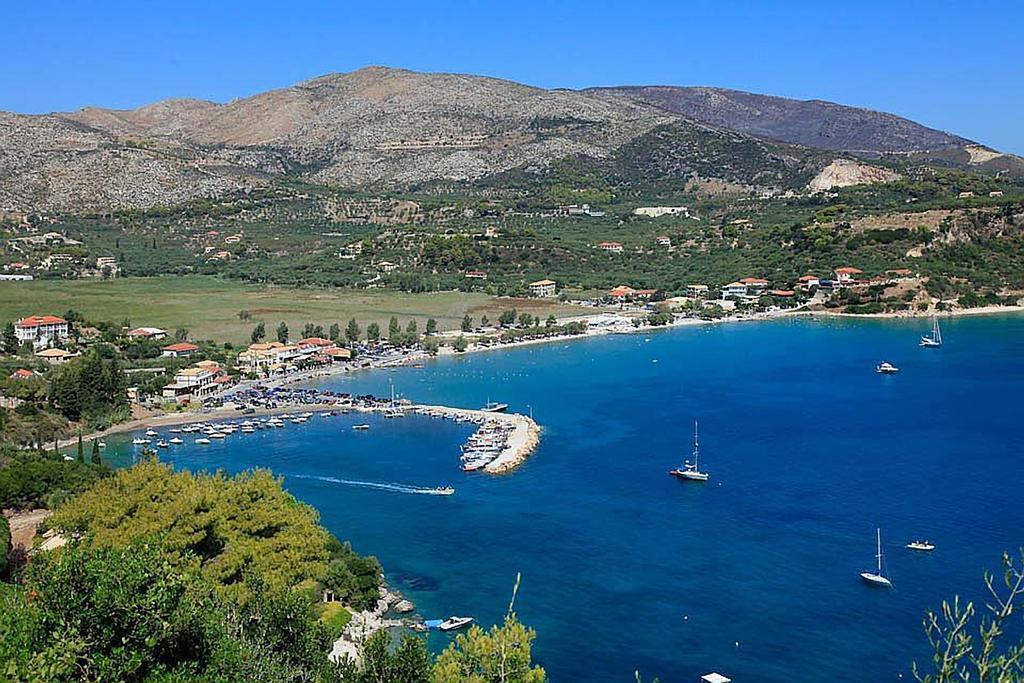 Yannis' Village Keri Chambre photo