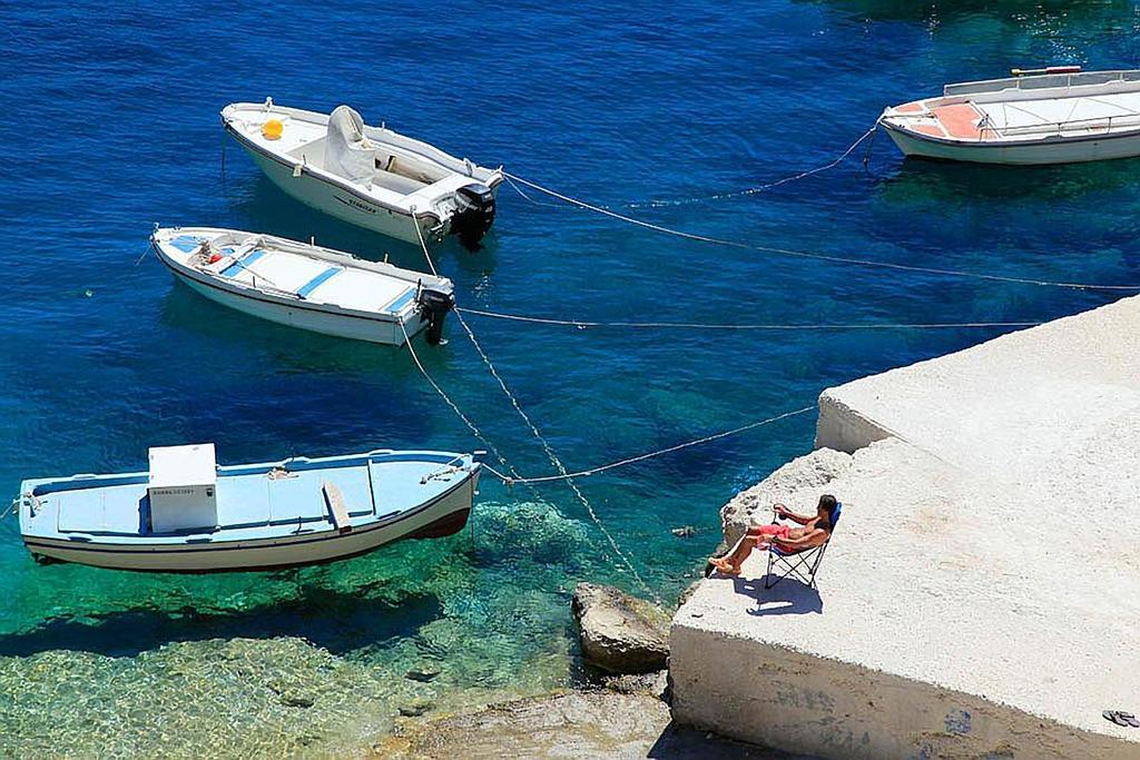 Yannis' Village Keri Chambre photo