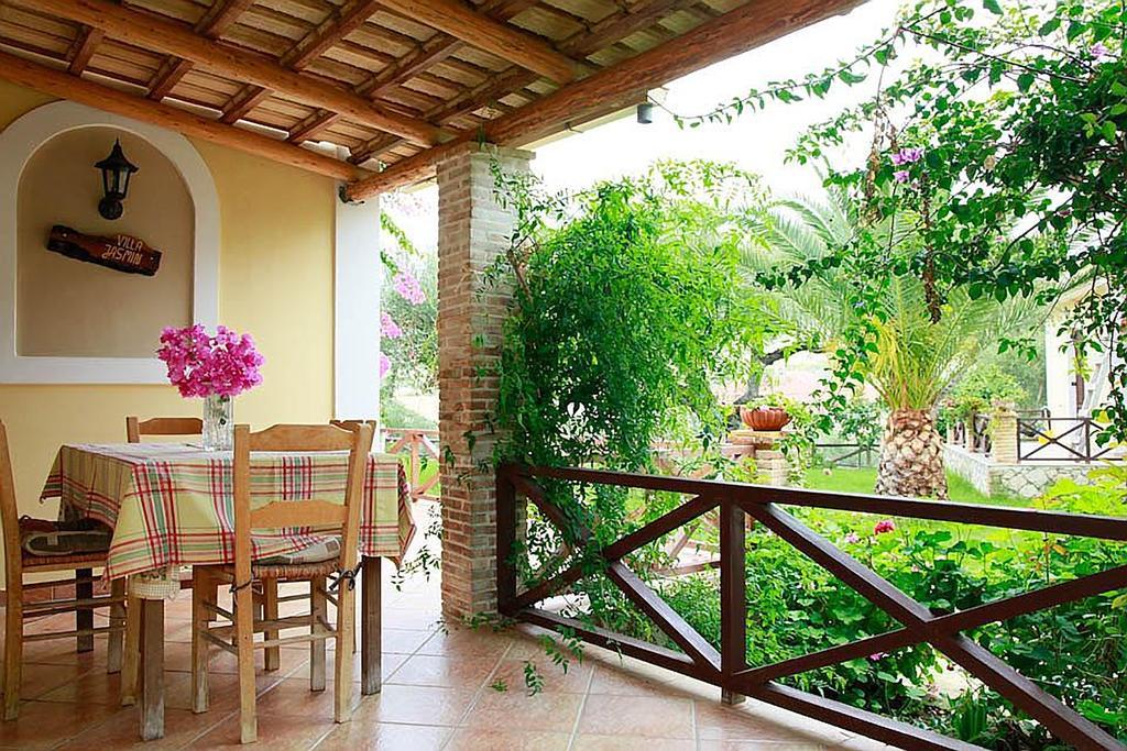 Yannis' Village Keri Chambre photo