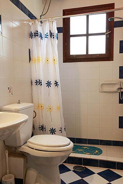 Yannis' Village Keri Chambre photo