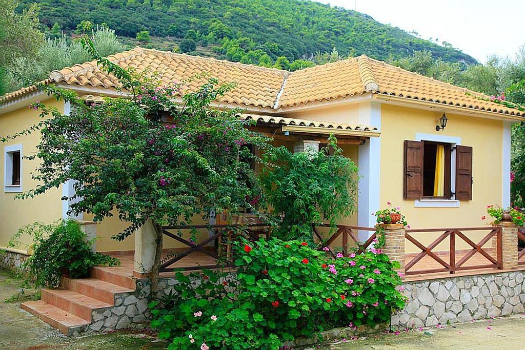 Yannis' Village Keri Chambre photo