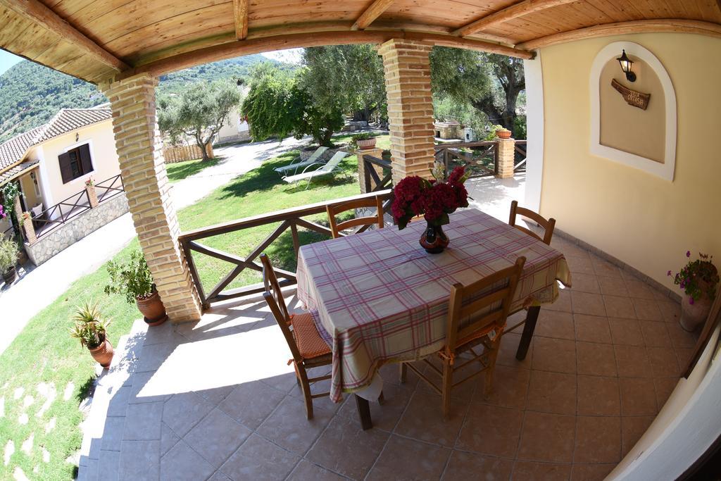 Yannis' Village Keri Extérieur photo